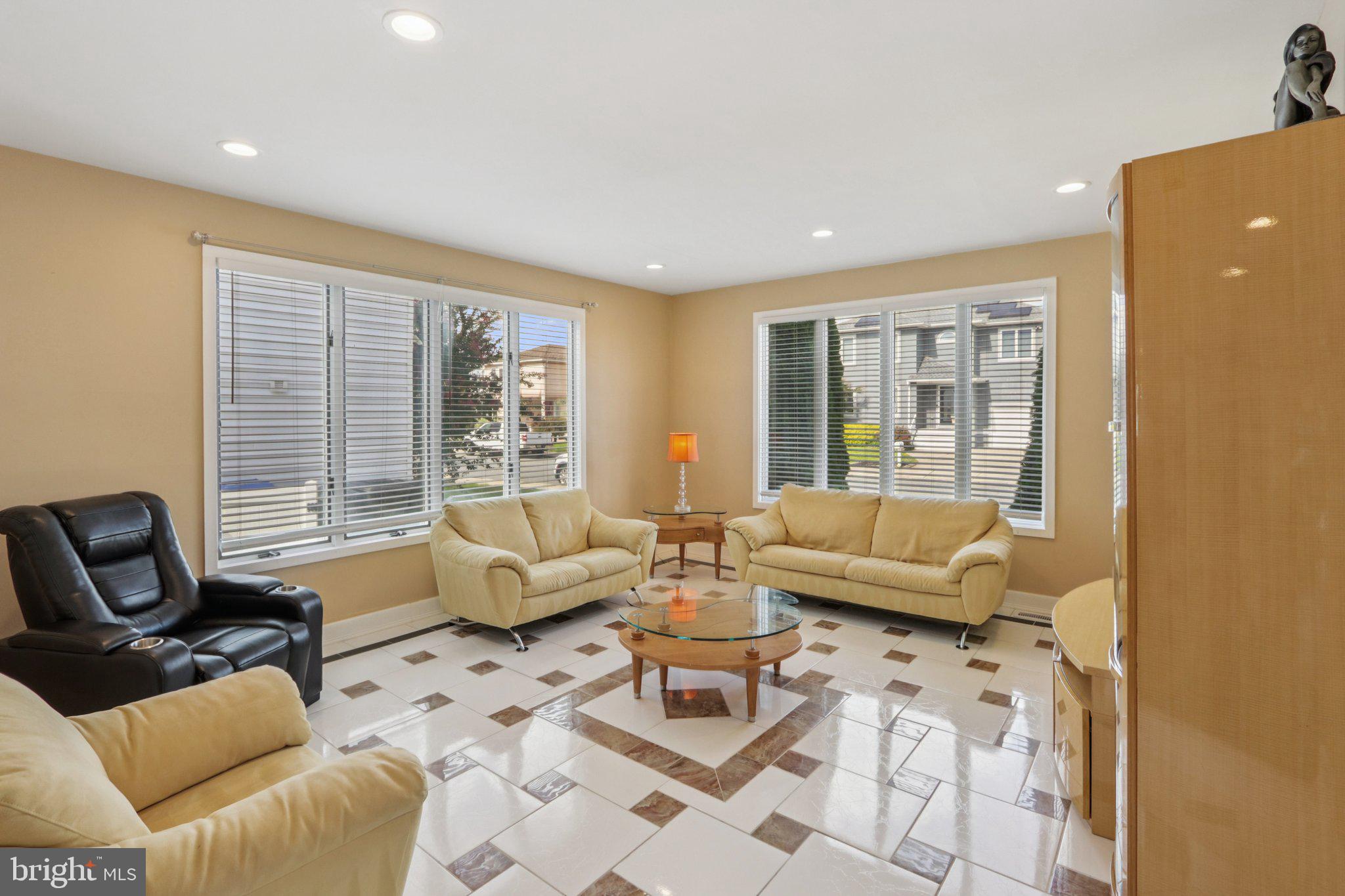 8 SEASIDE COURT