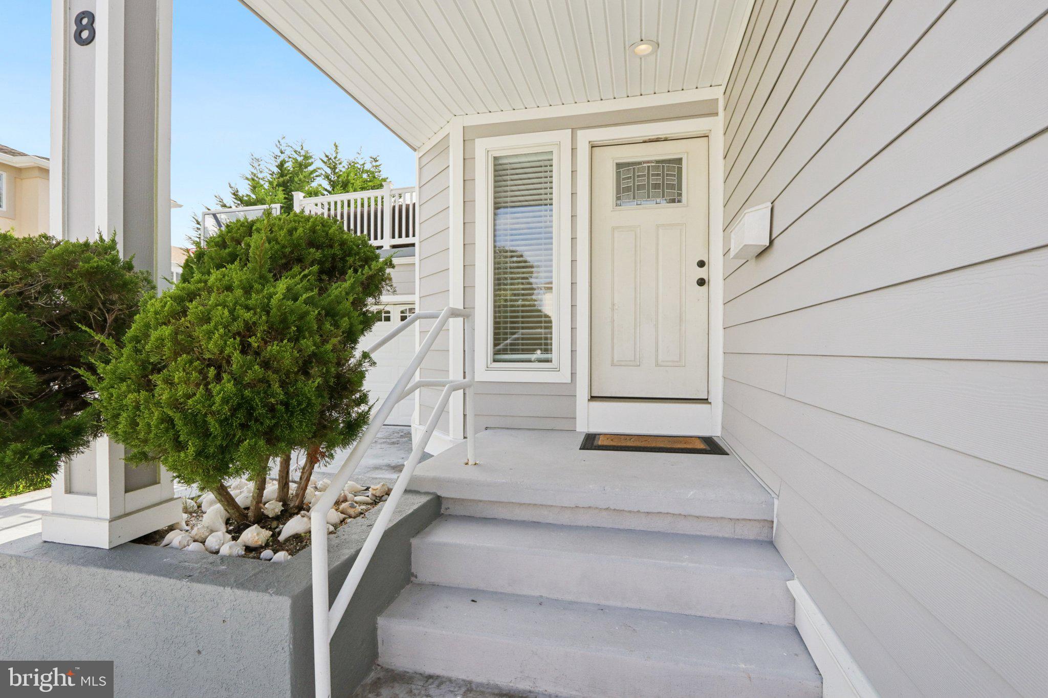 8 SEASIDE COURT