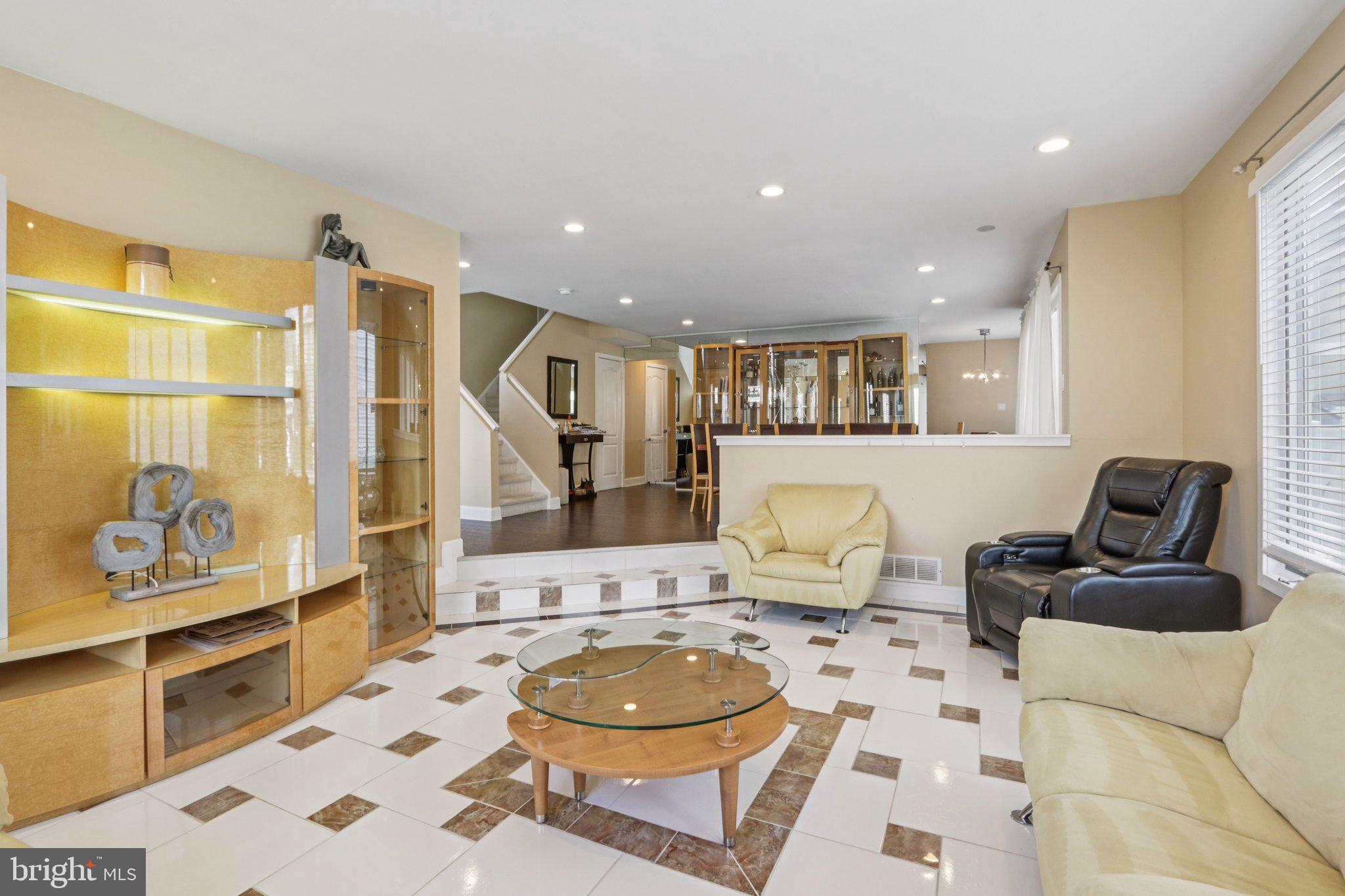 8 SEASIDE COURT