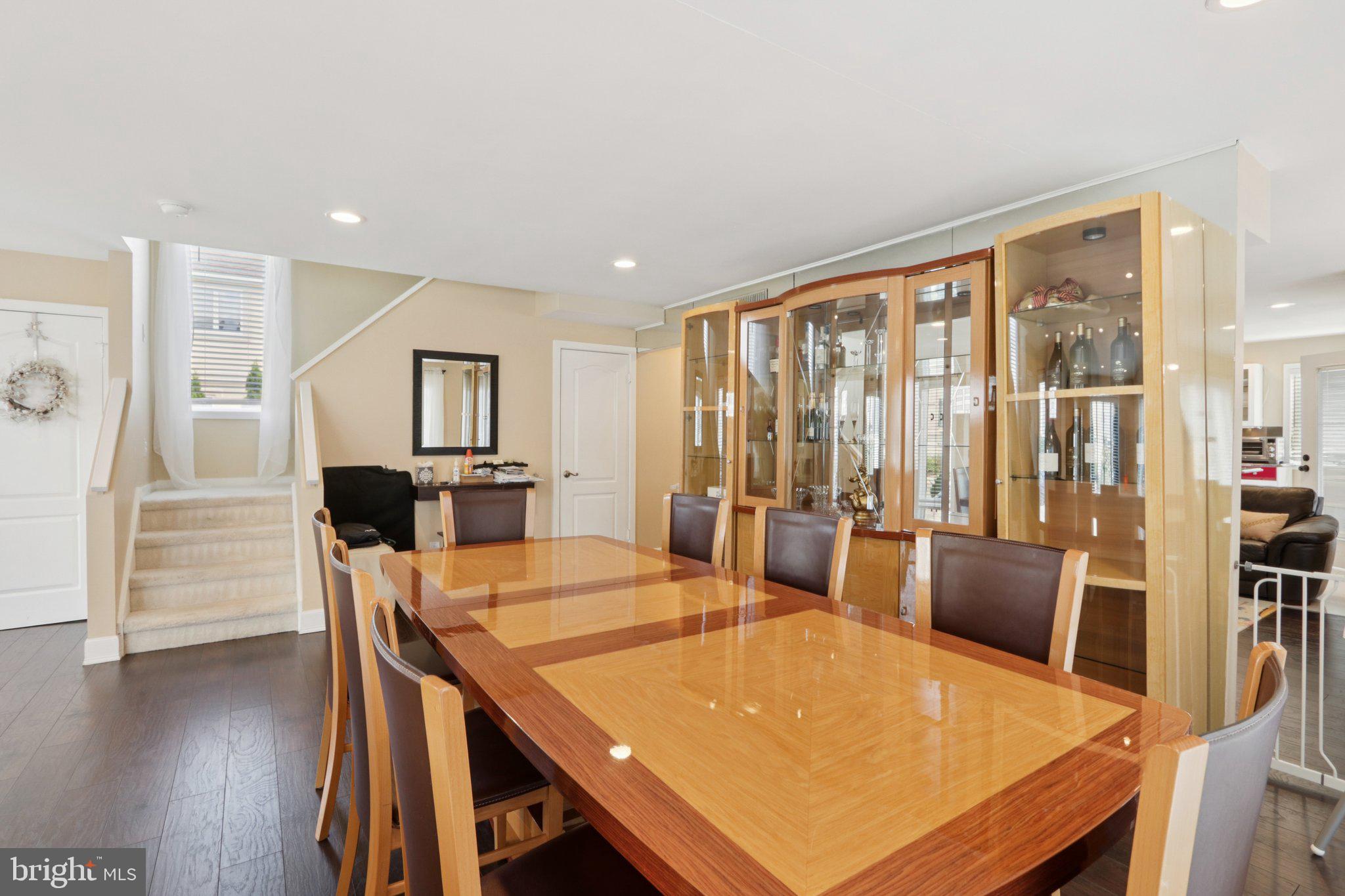 8 SEASIDE COURT