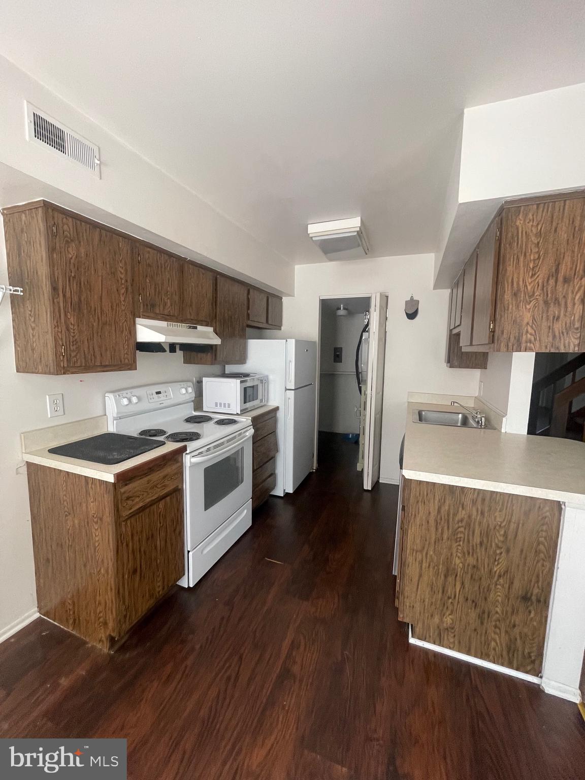 2123 RHODODENDRON COURT