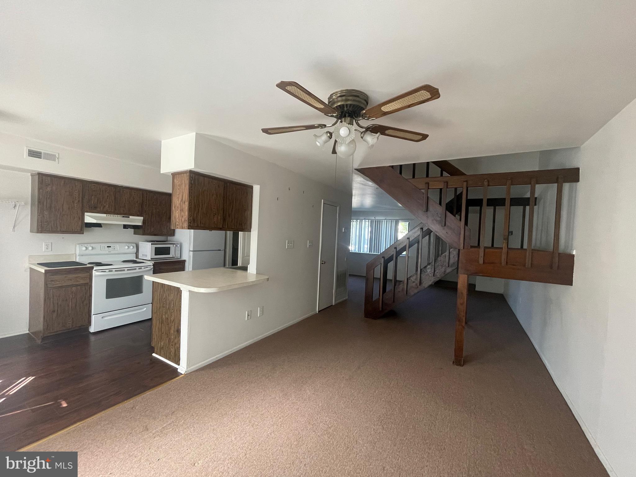 2123 RHODODENDRON COURT