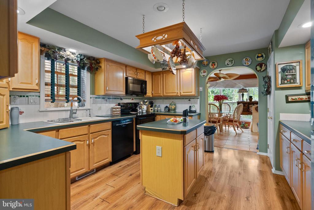277 GREENBRIAR COURT