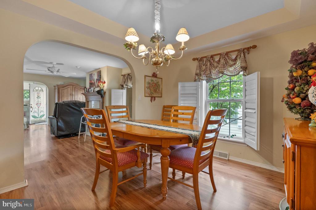 277 GREENBRIAR COURT