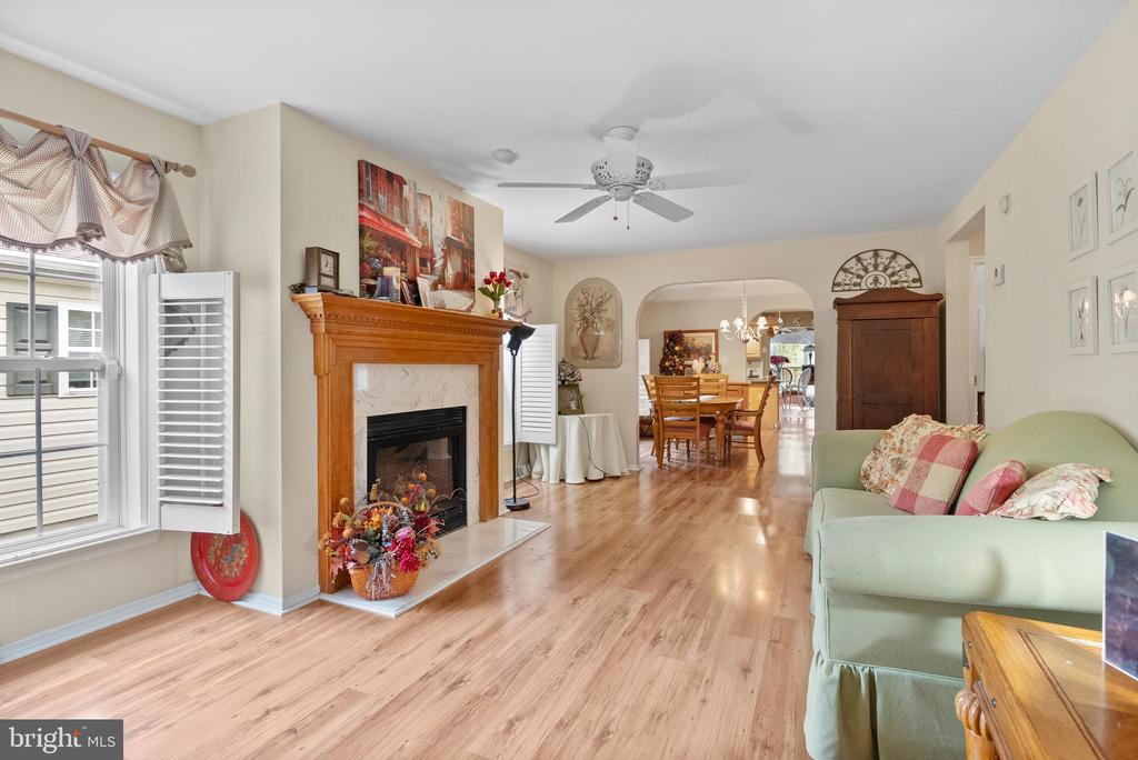 277 GREENBRIAR COURT