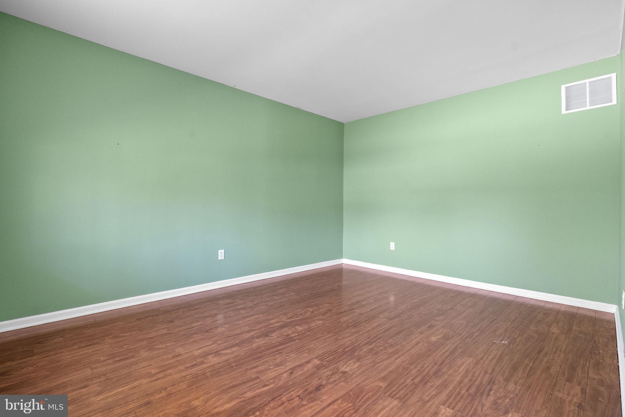 218 CRESTVIEW AVENUE