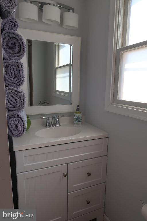 6300 WINCHESTER AVENUE 2ND FLOOR