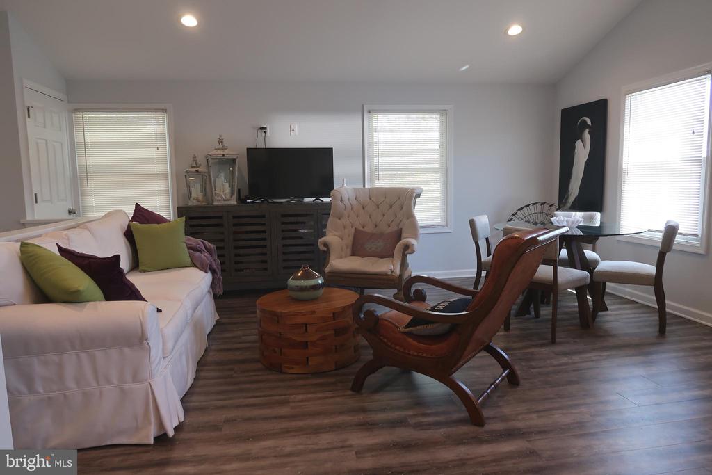 6300 WINCHESTER AVENUE 2ND FLOOR