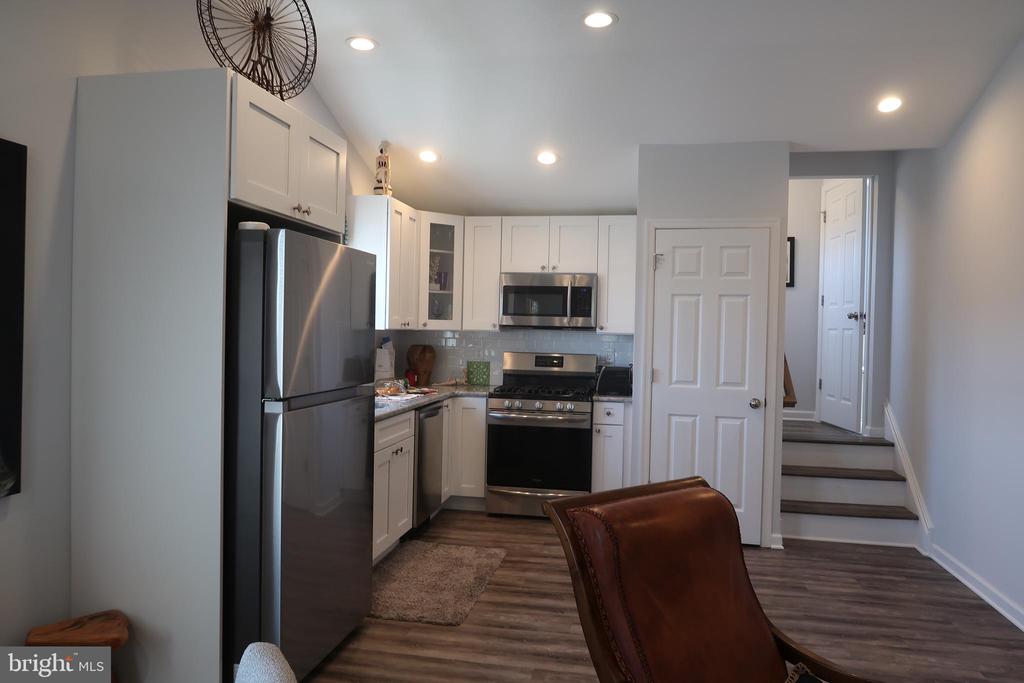 6300 WINCHESTER AVENUE 2ND FLOOR
