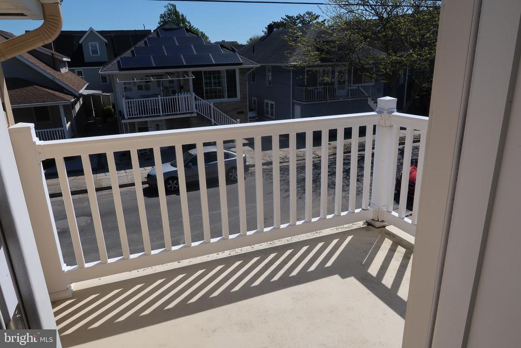 6300 WINCHESTER AVENUE 2ND FLOOR
