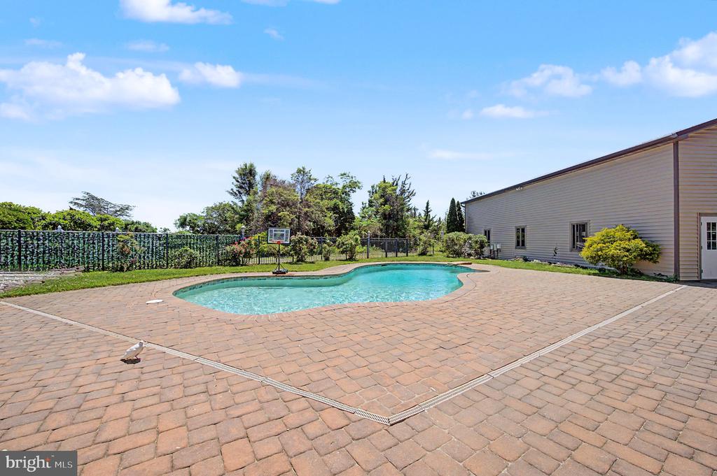 9 SEAGARDEN DRIVE