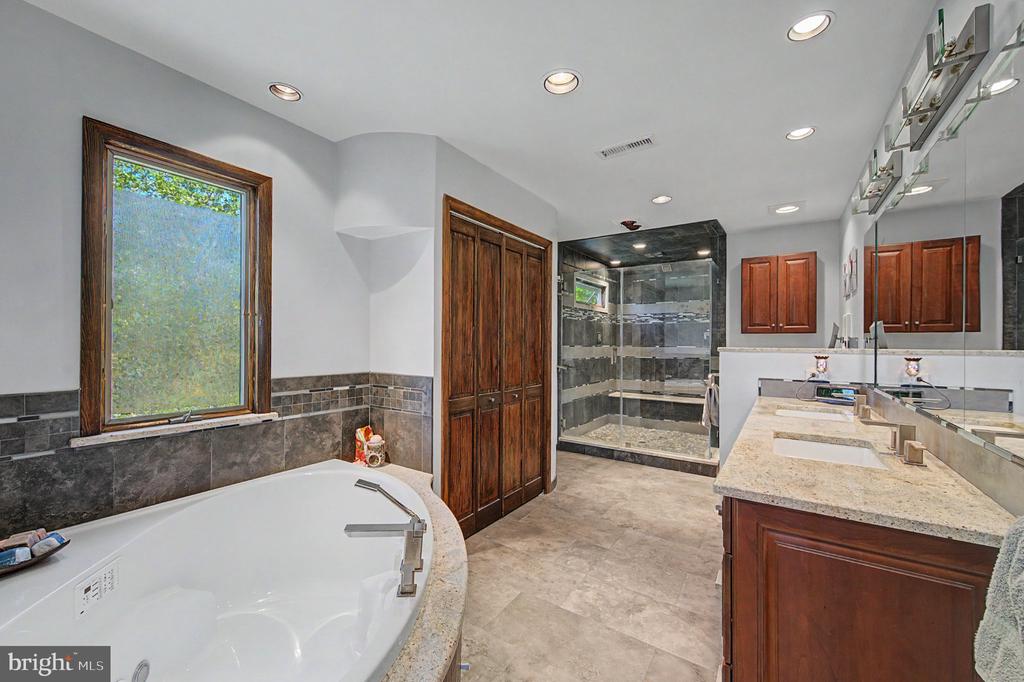 9 SEAGARDEN DRIVE