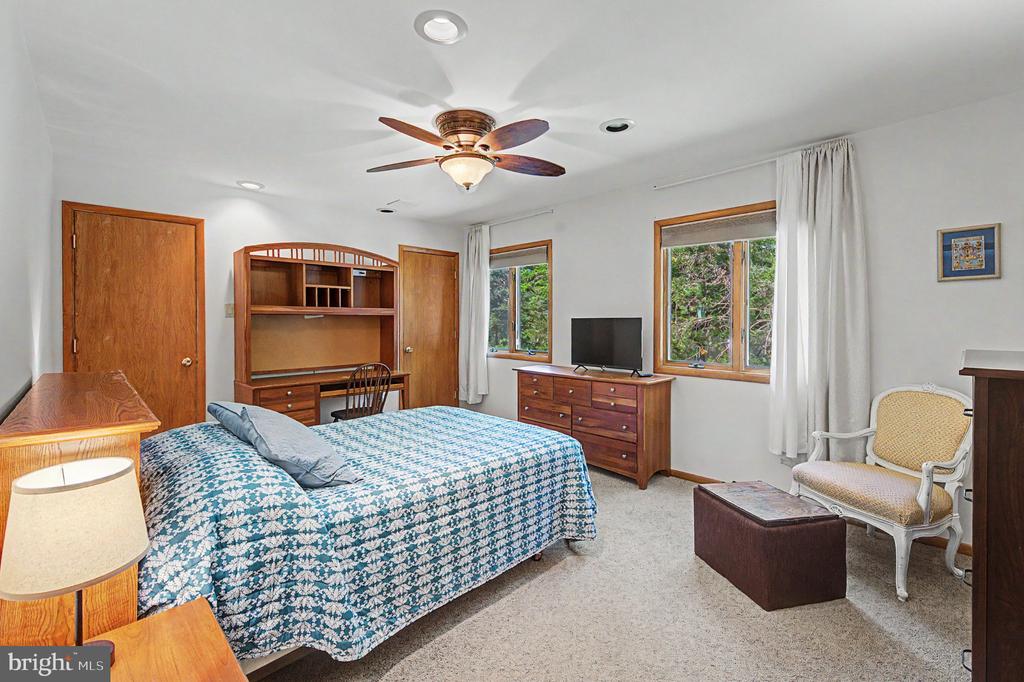 9 SEAGARDEN DRIVE