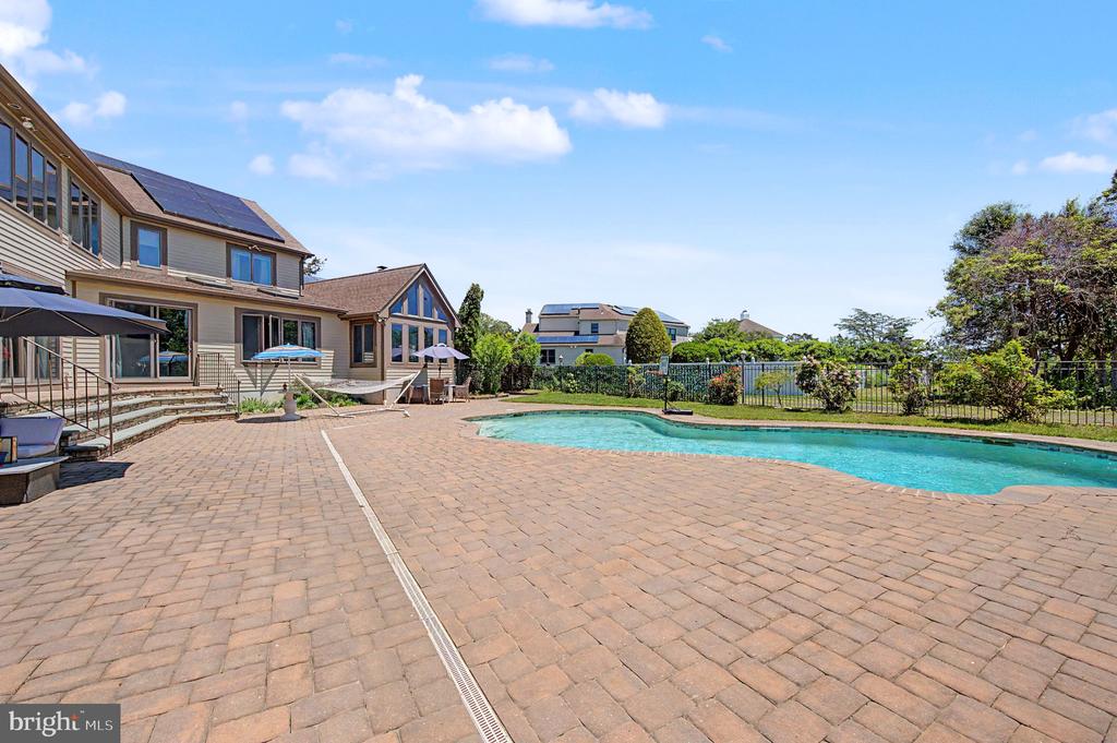 9 SEAGARDEN DRIVE