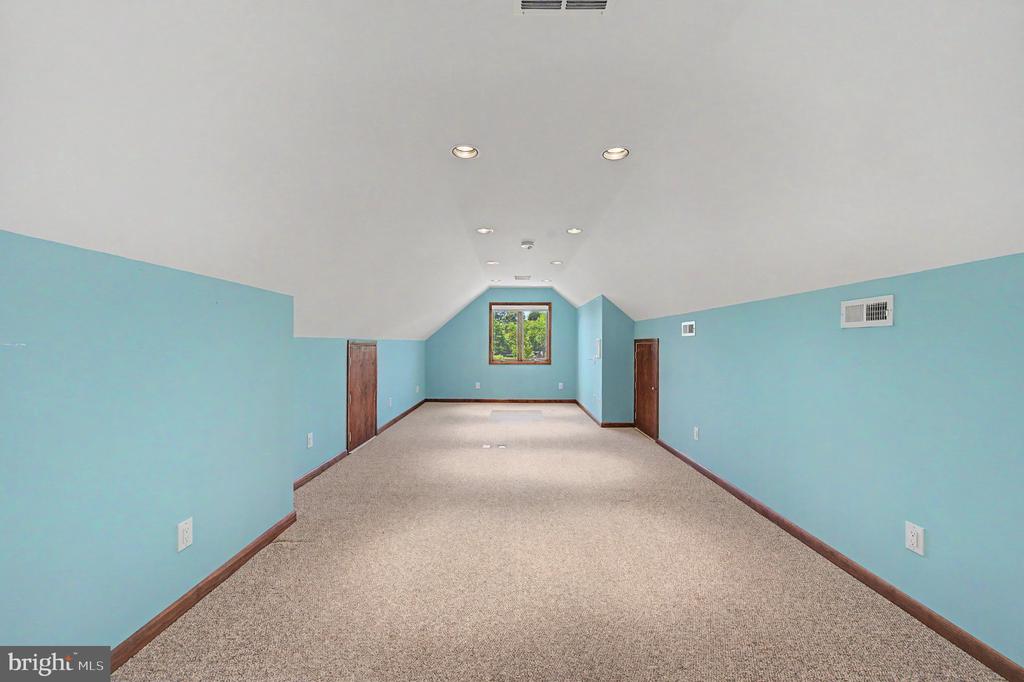 9 SEAGARDEN DRIVE