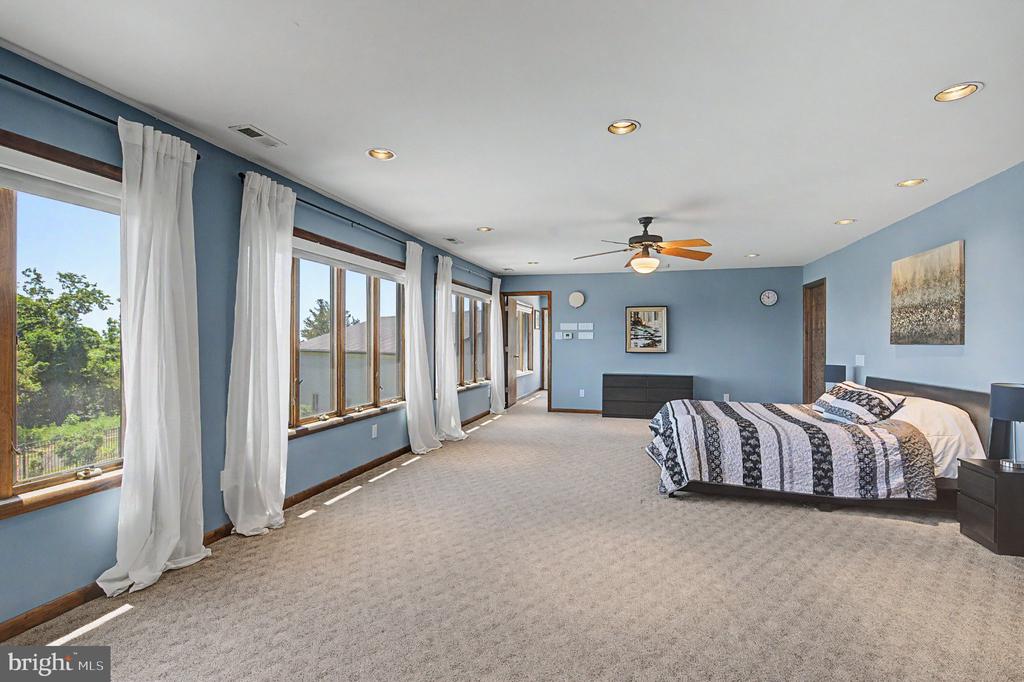 9 SEAGARDEN DRIVE