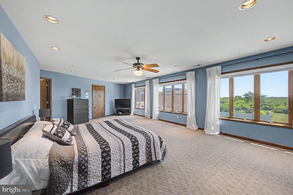 9 SEAGARDEN DRIVE