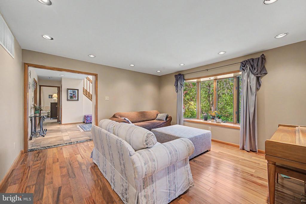 9 SEAGARDEN DRIVE