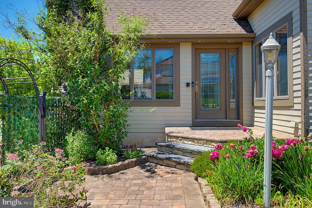 9 SEAGARDEN DRIVE