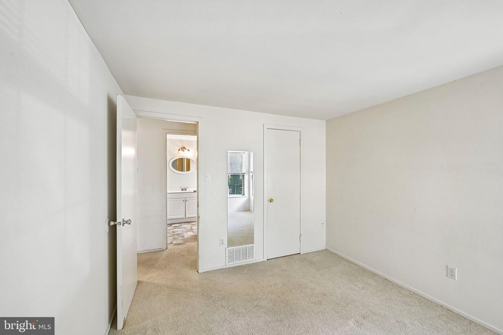 178 MEADOW RDG