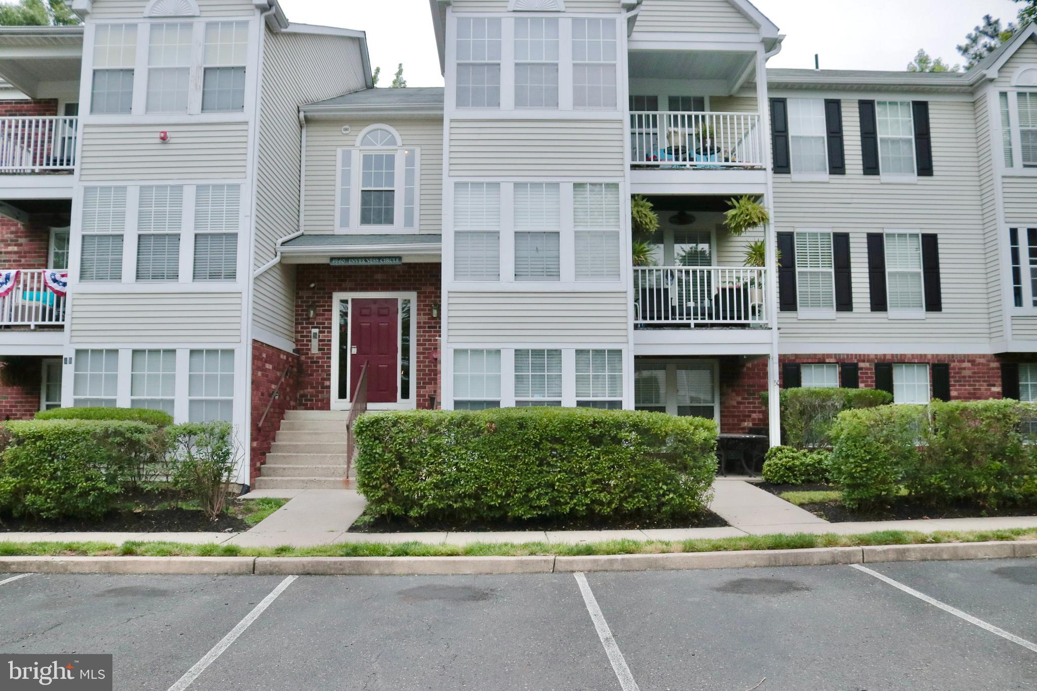 60 Inverness CIRCLE