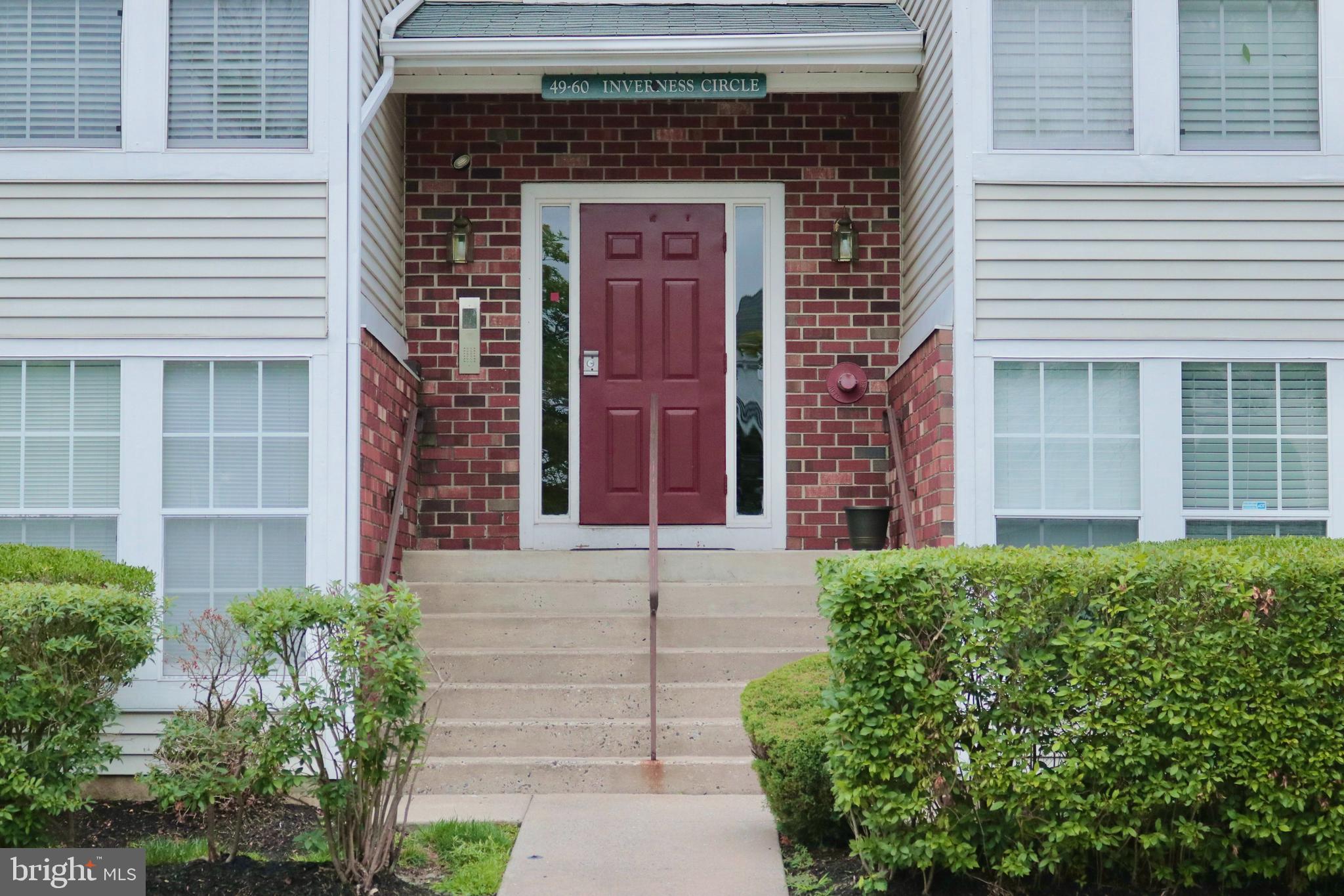 60 Inverness CIRCLE