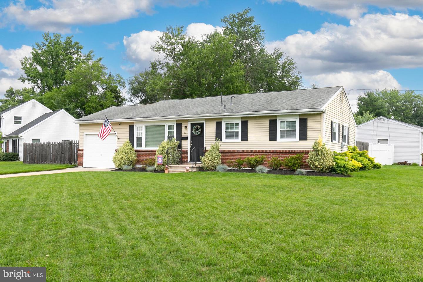 17 Heritage Rd