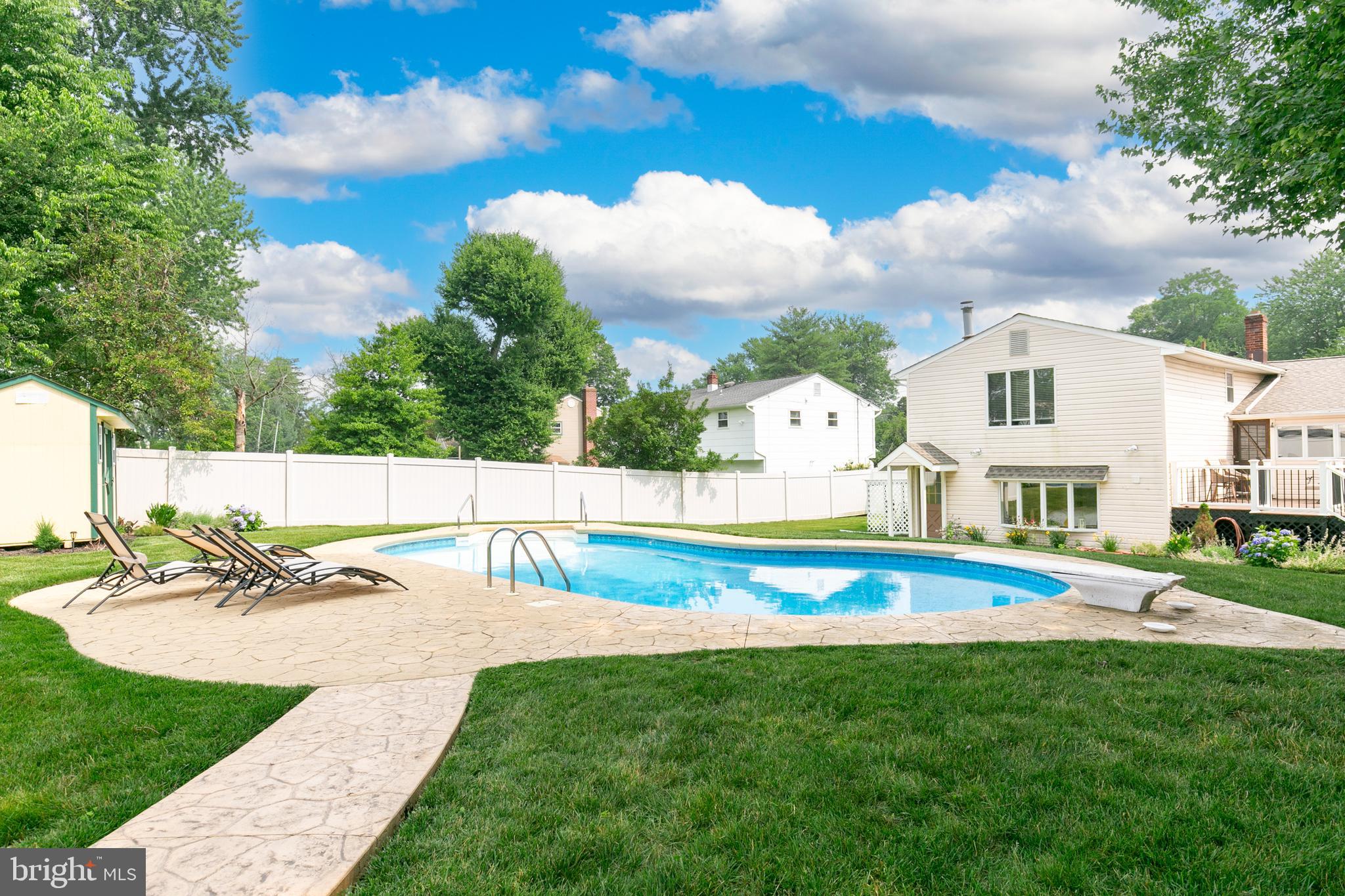 9 Arrowhead DRIVE