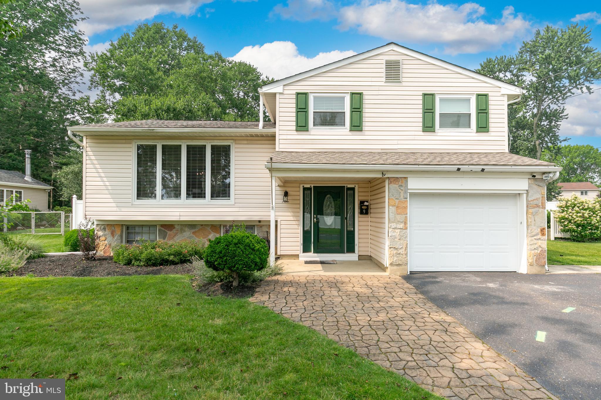 9 Arrowhead DRIVE
