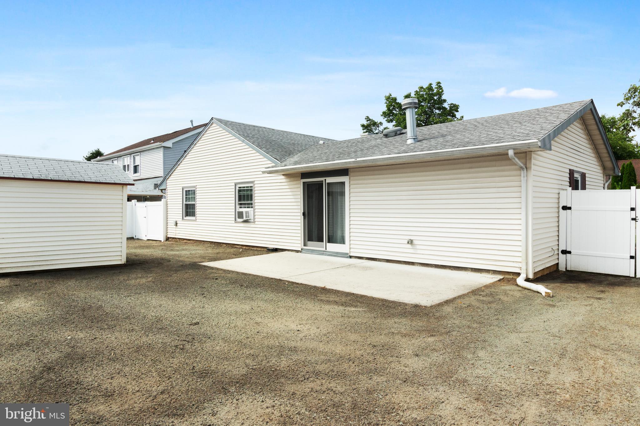 28 Pond LANE