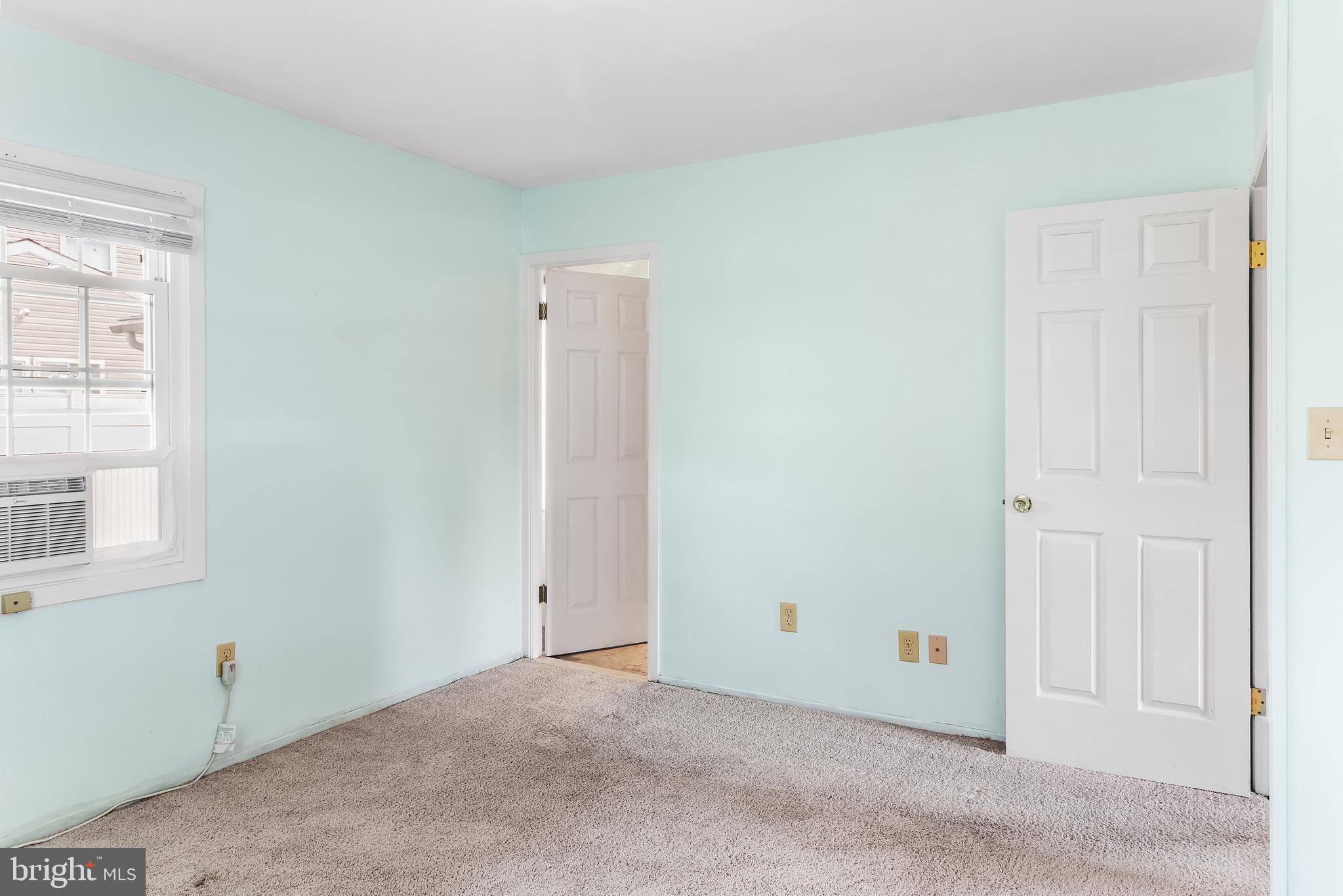 28 Pond LANE