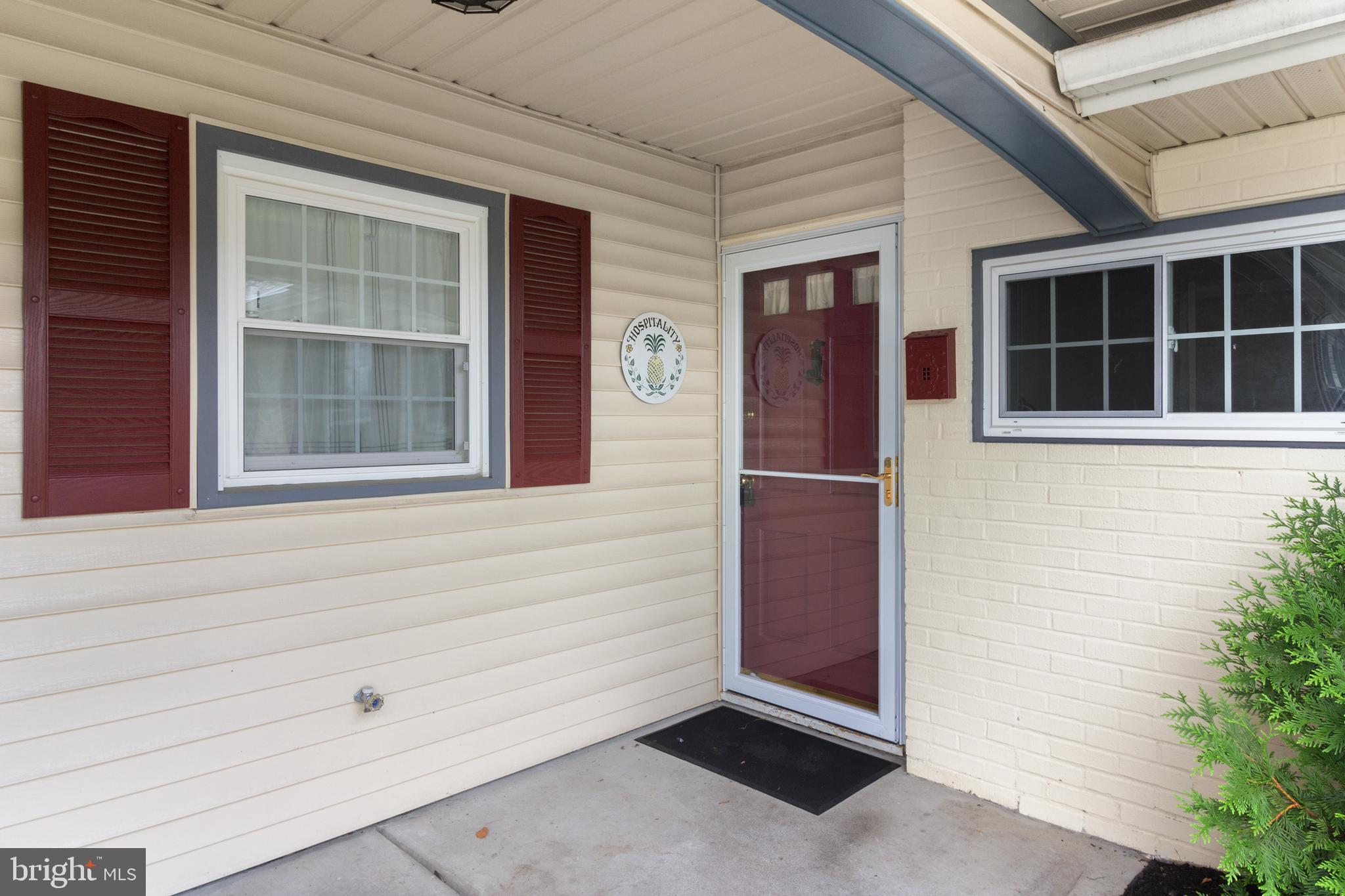 28 Pond LANE