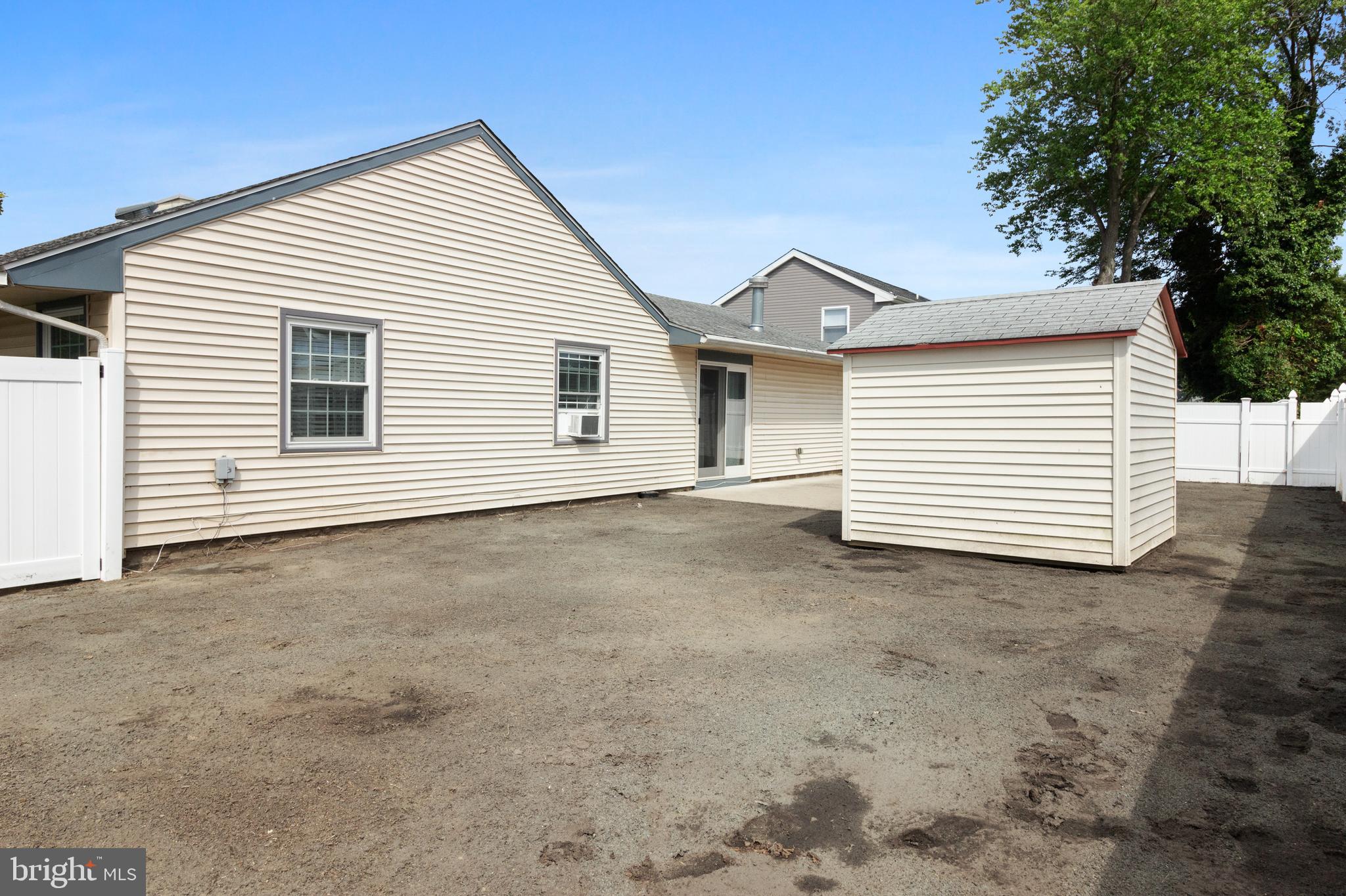 28 Pond LANE