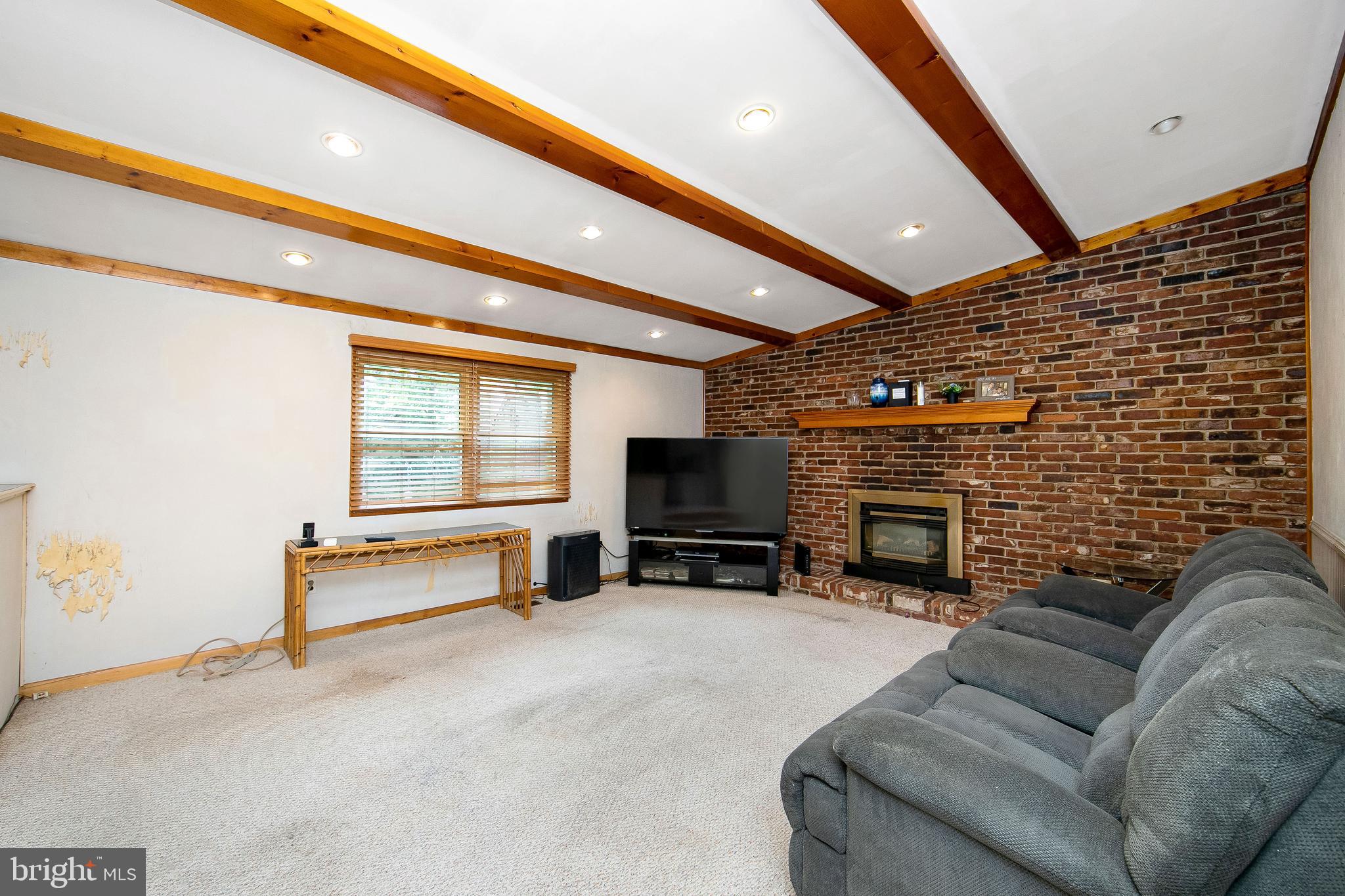 6 Kenton Ave
