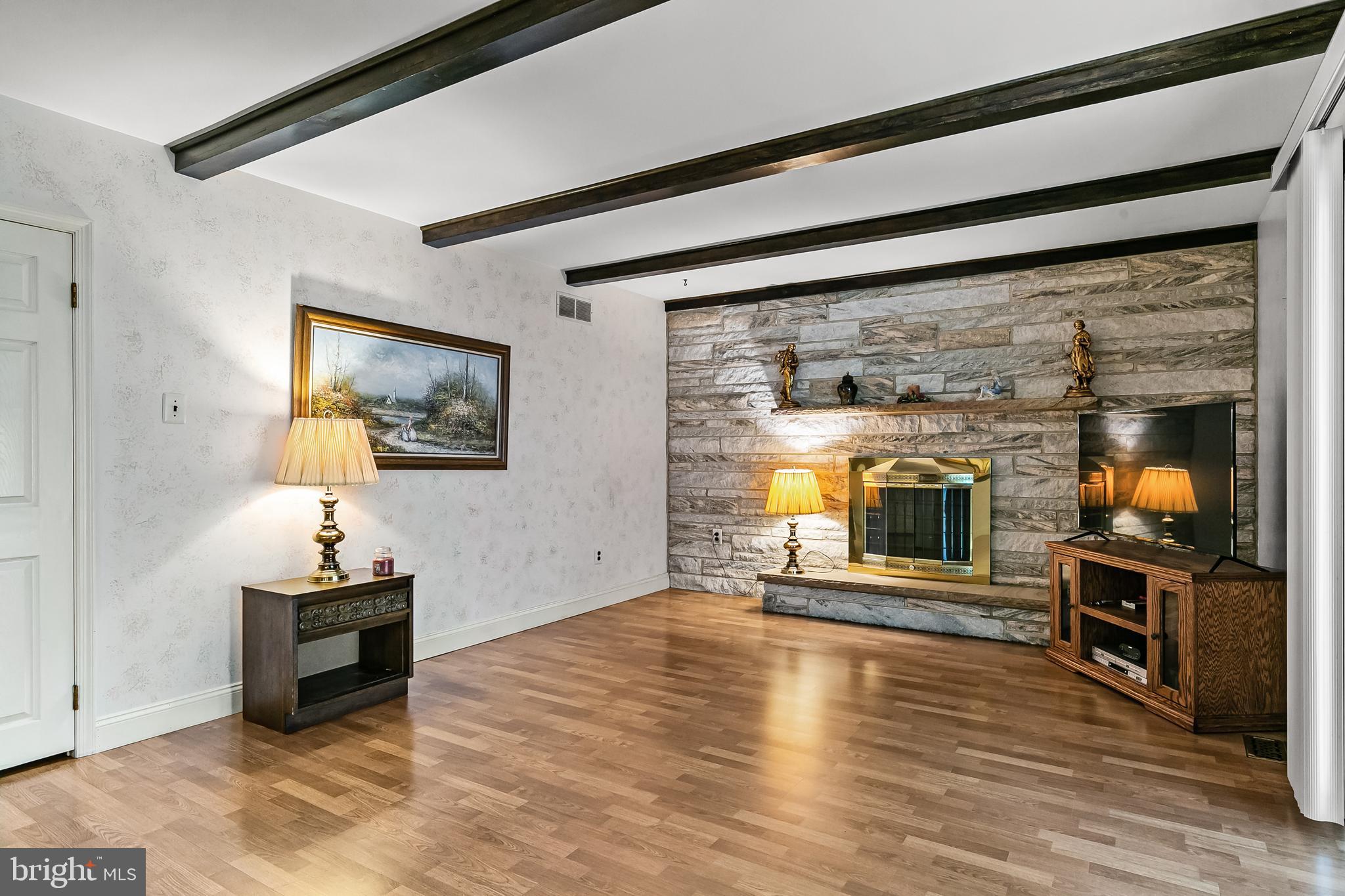 123 Meadow LANE