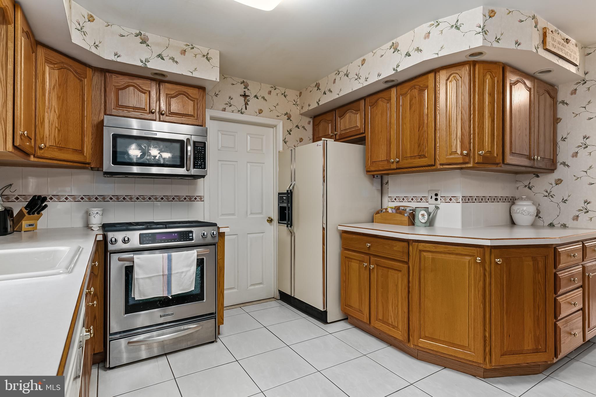 123 Meadow LANE