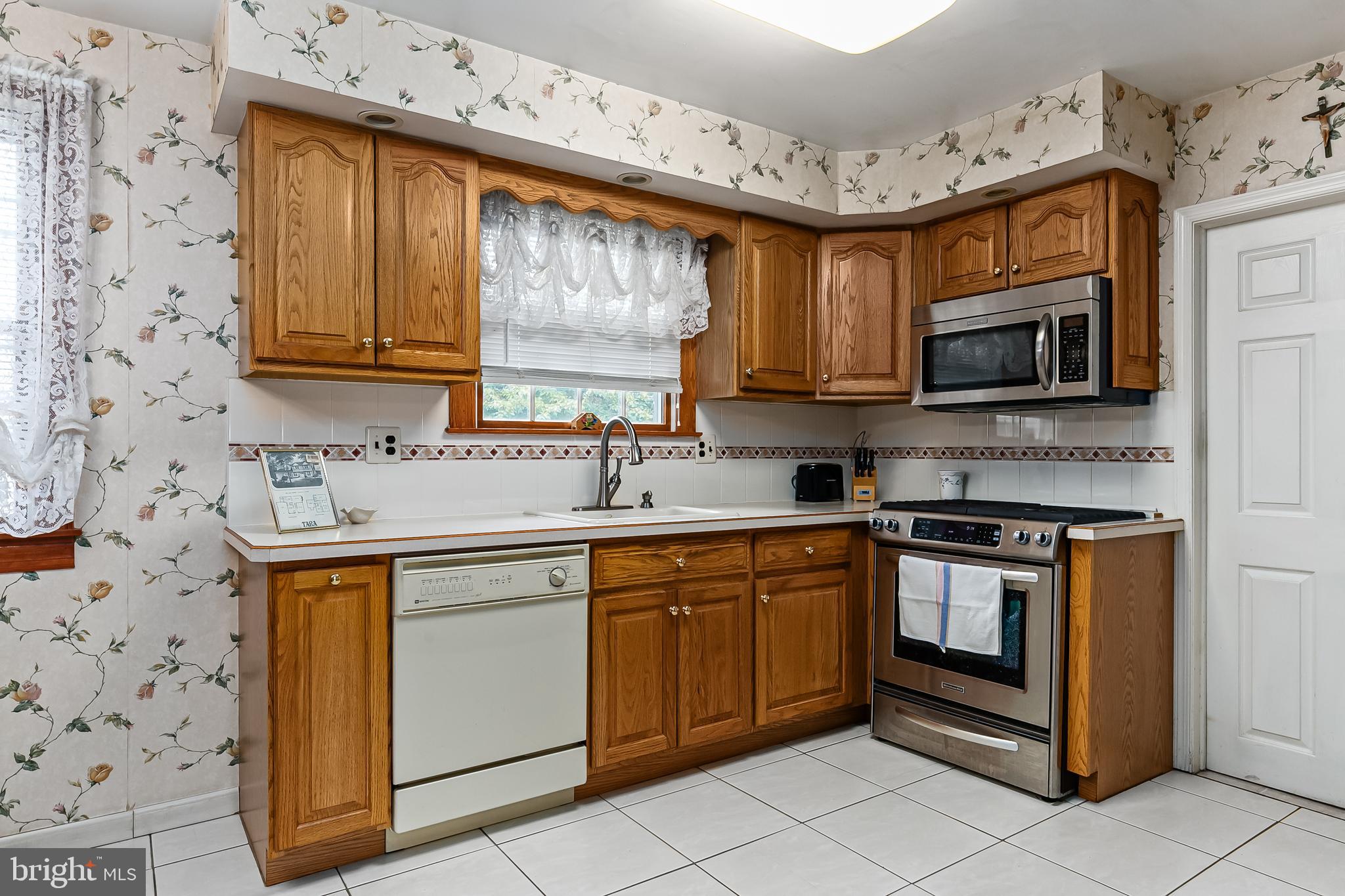 123 Meadow LANE