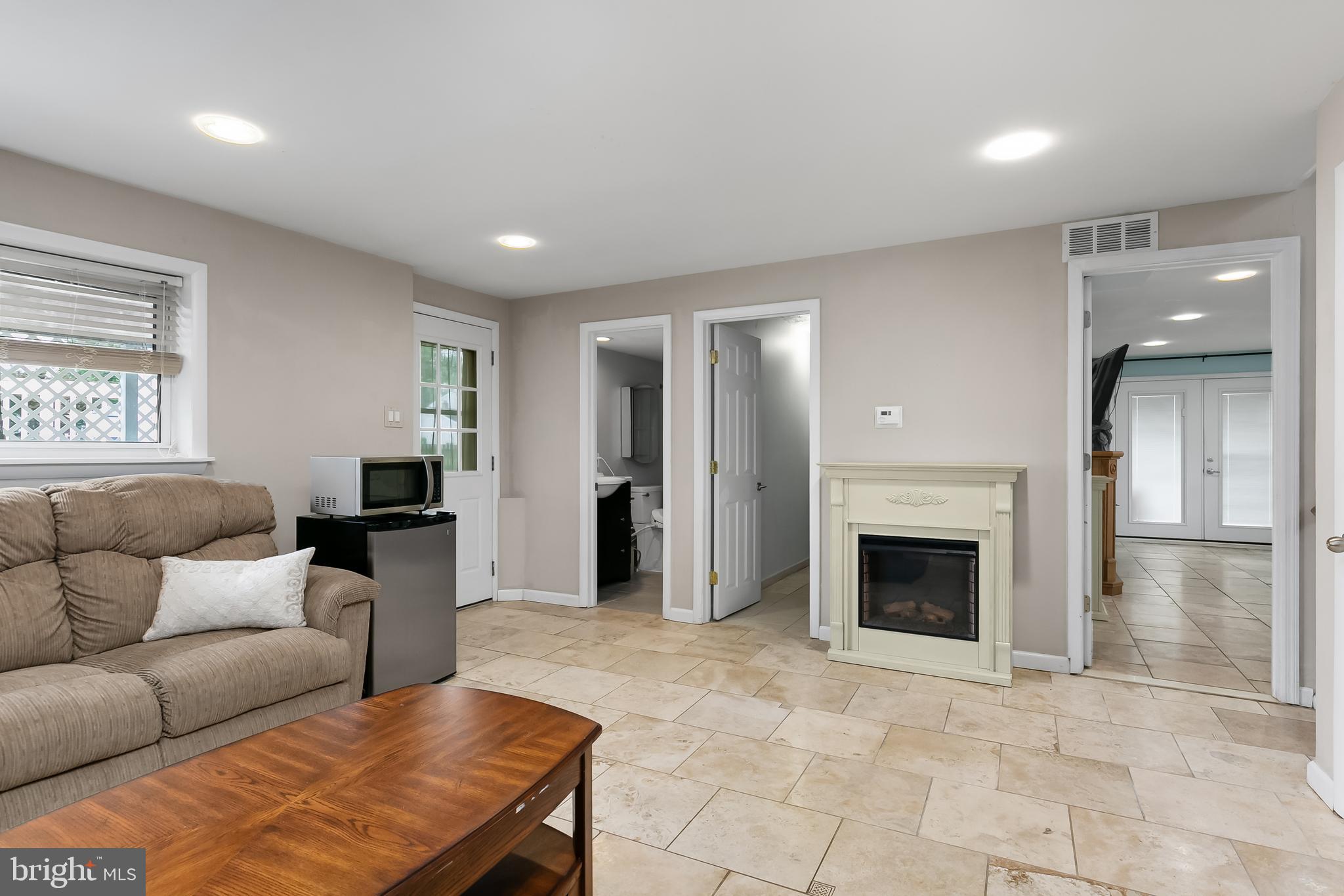 12 Florence AVENUE