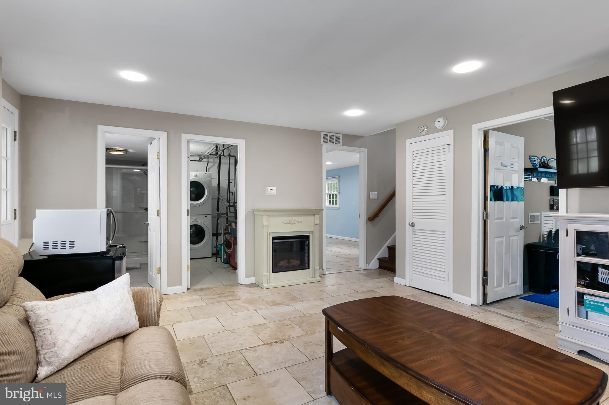 12 Florence AVENUE