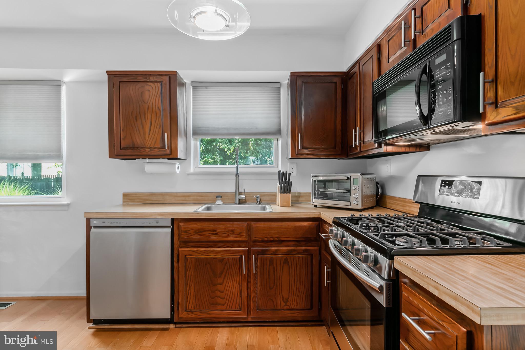 18 Midwood ROAD