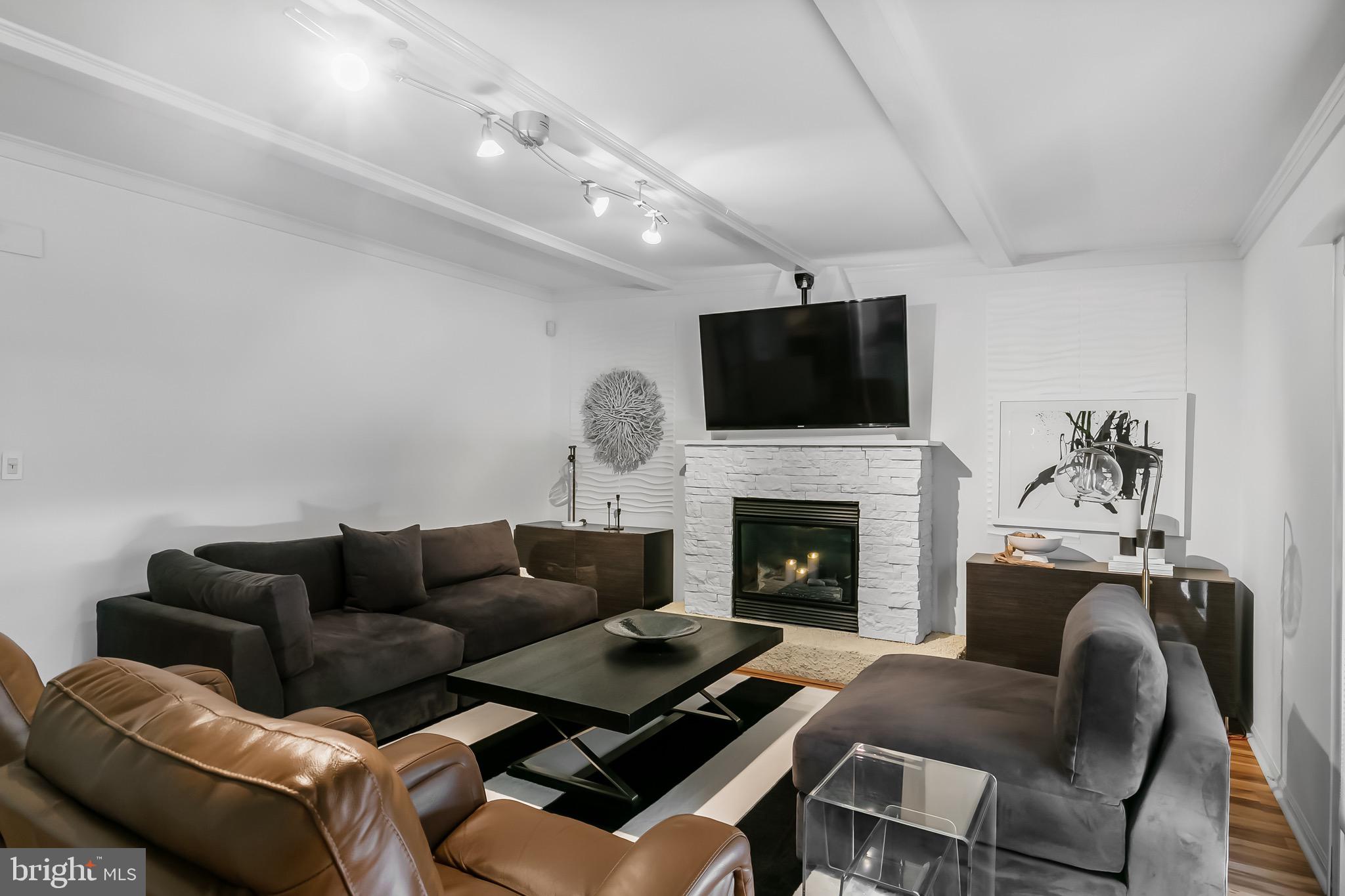 18 Midwood ROAD