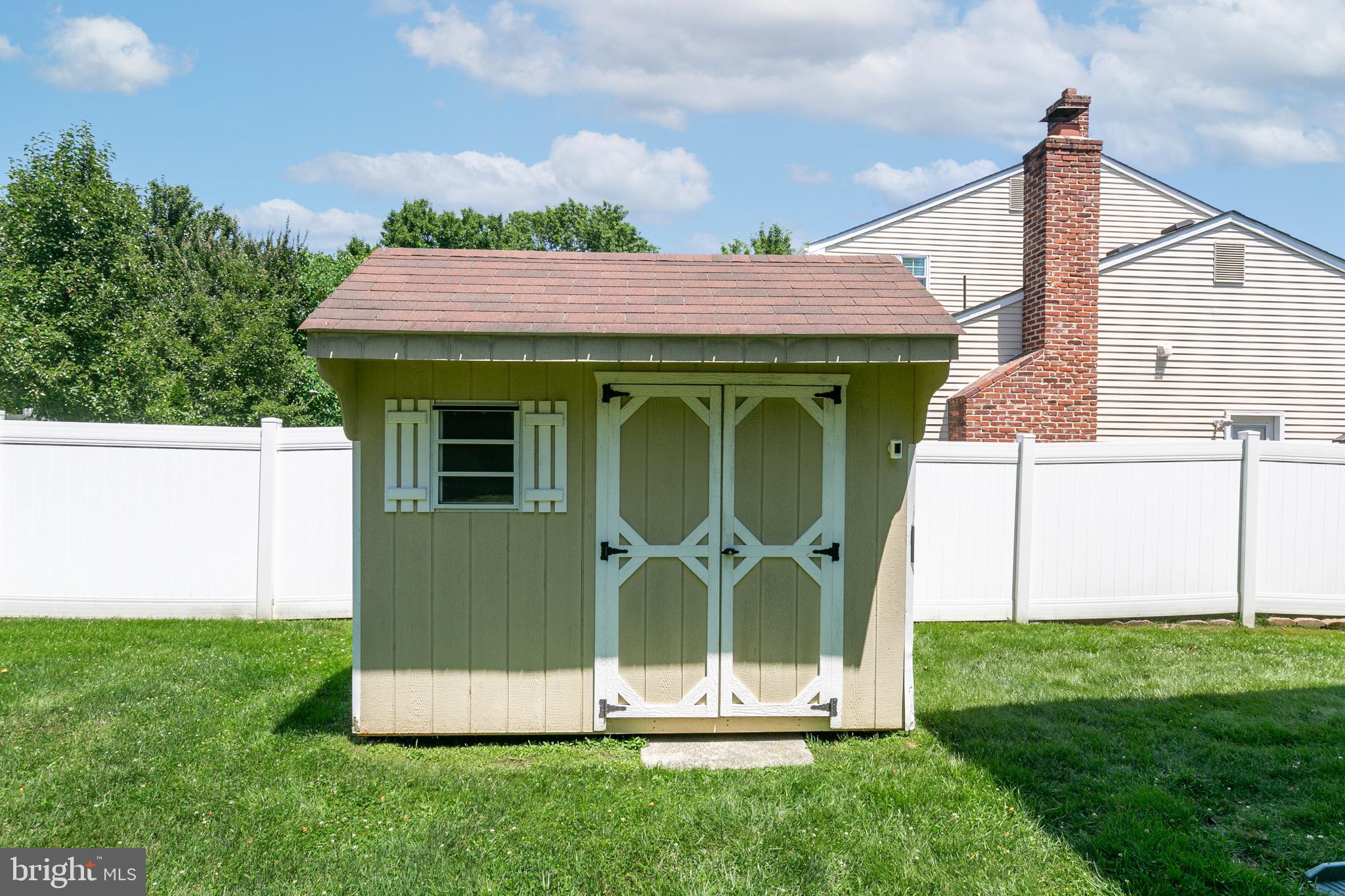 18 Midwood ROAD