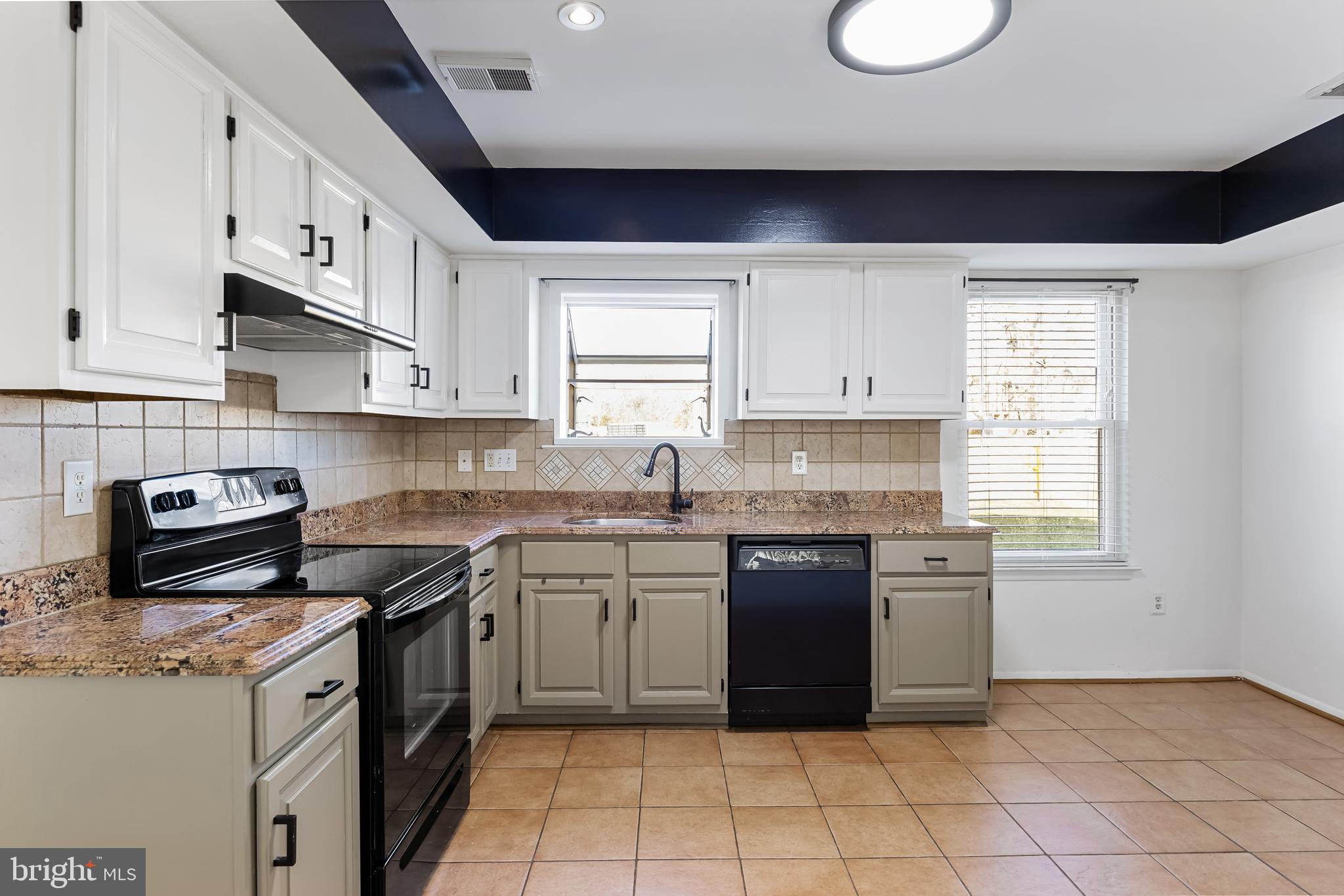 121 Fox Hill DRIVE