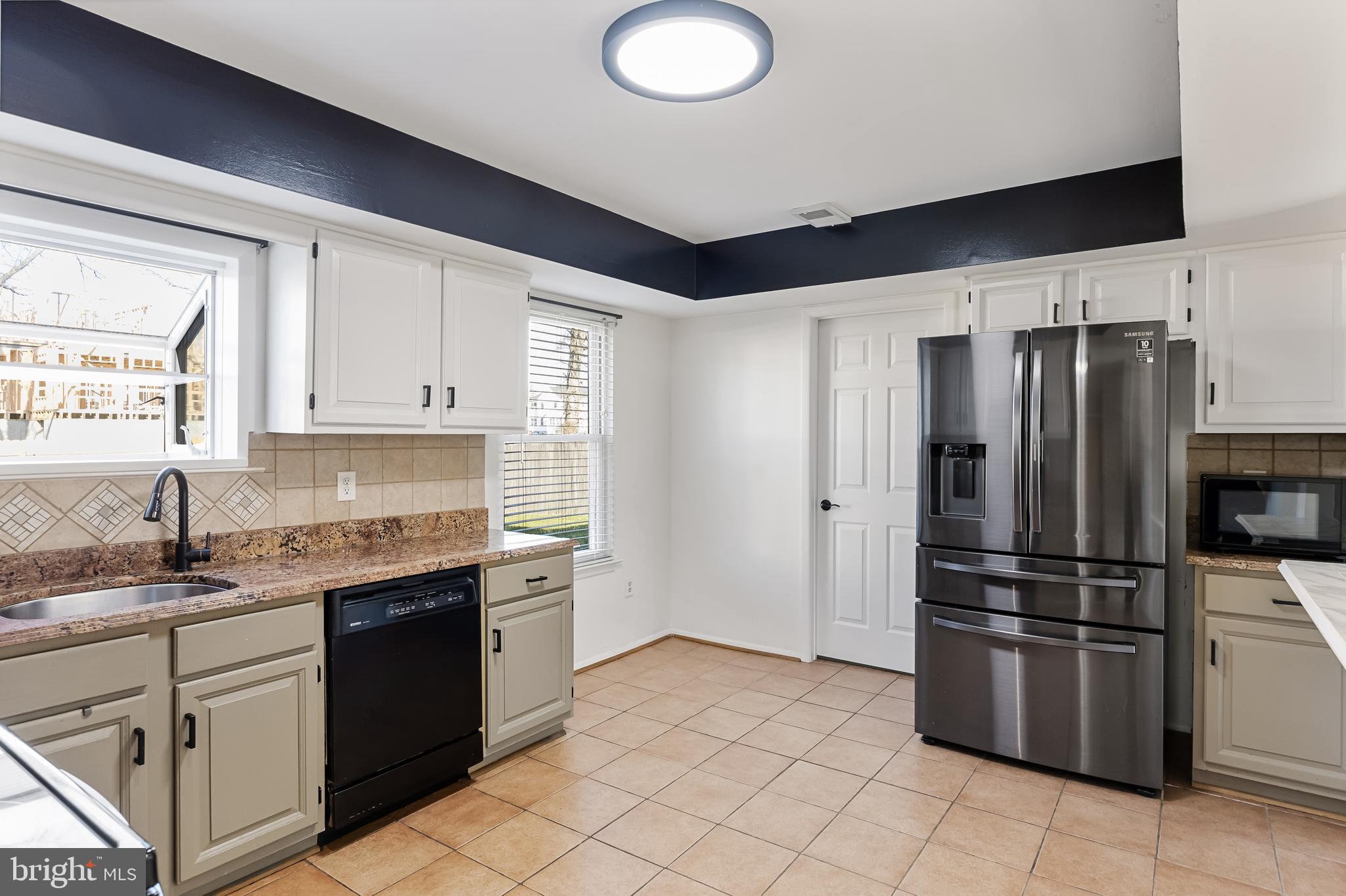121 Fox Hill DRIVE
