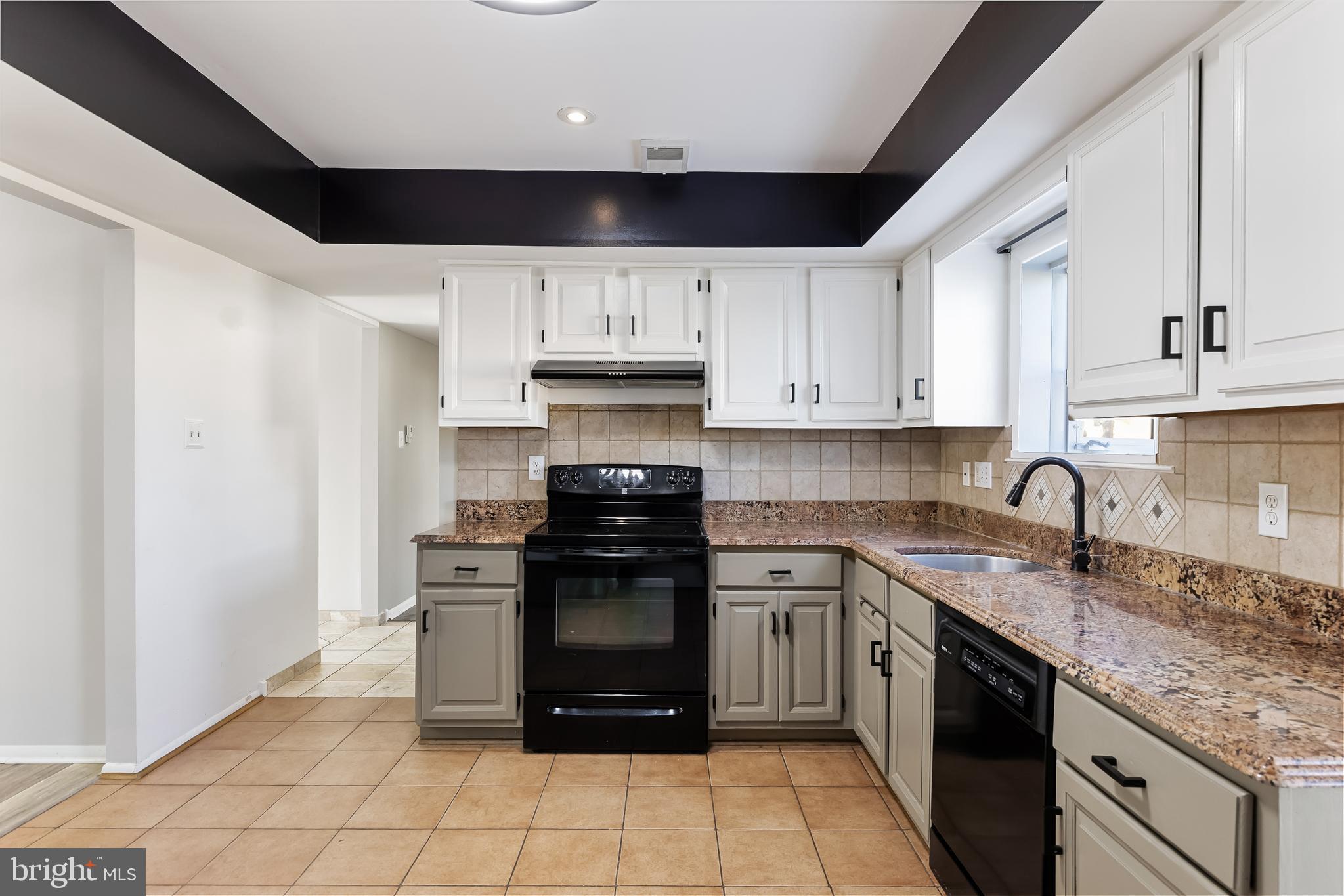 121 Fox Hill DRIVE