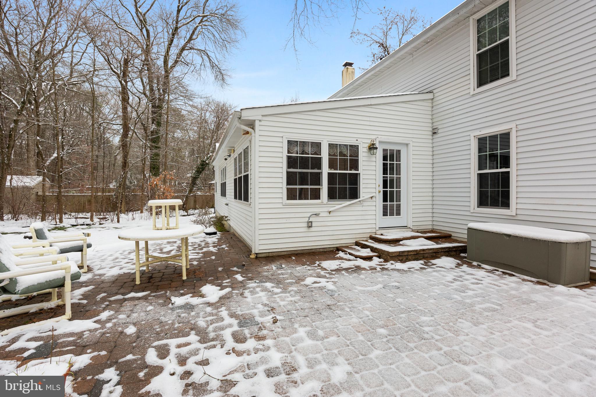 8 Jarrett COURT