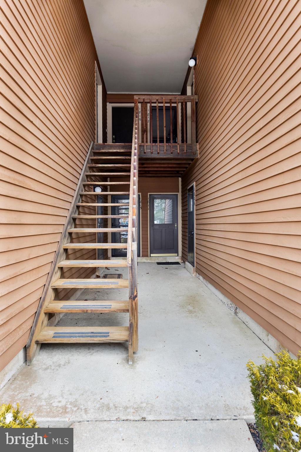 1810 WOODHOLLOW DRIVE