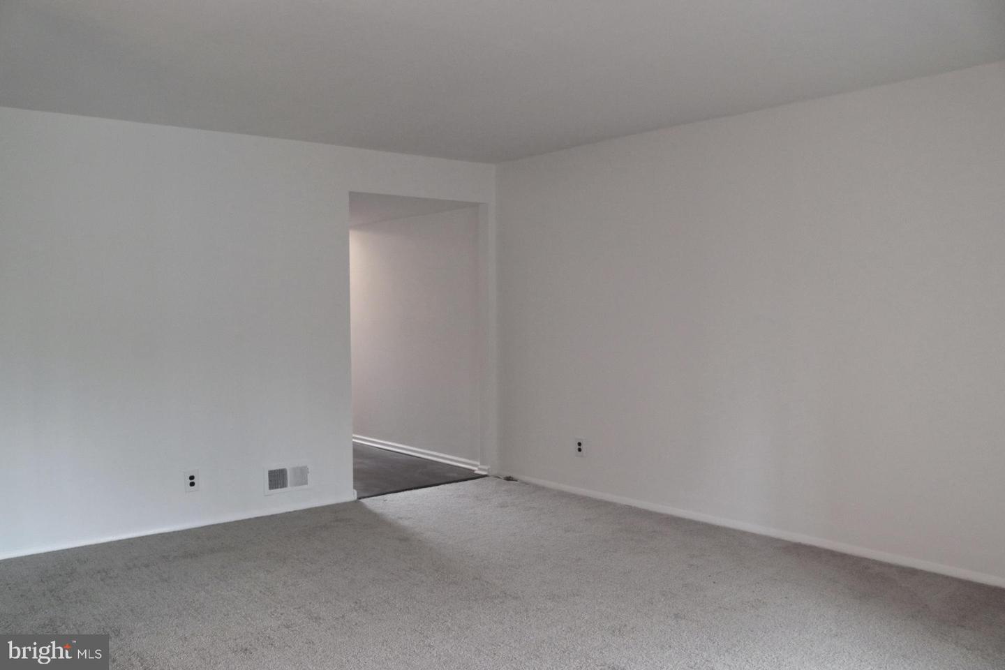 115 E Kings Highway Unit: 305