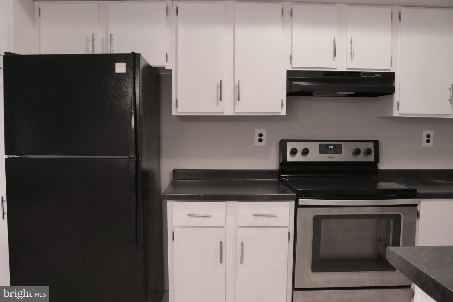 115 E Kings Highway Unit: 305