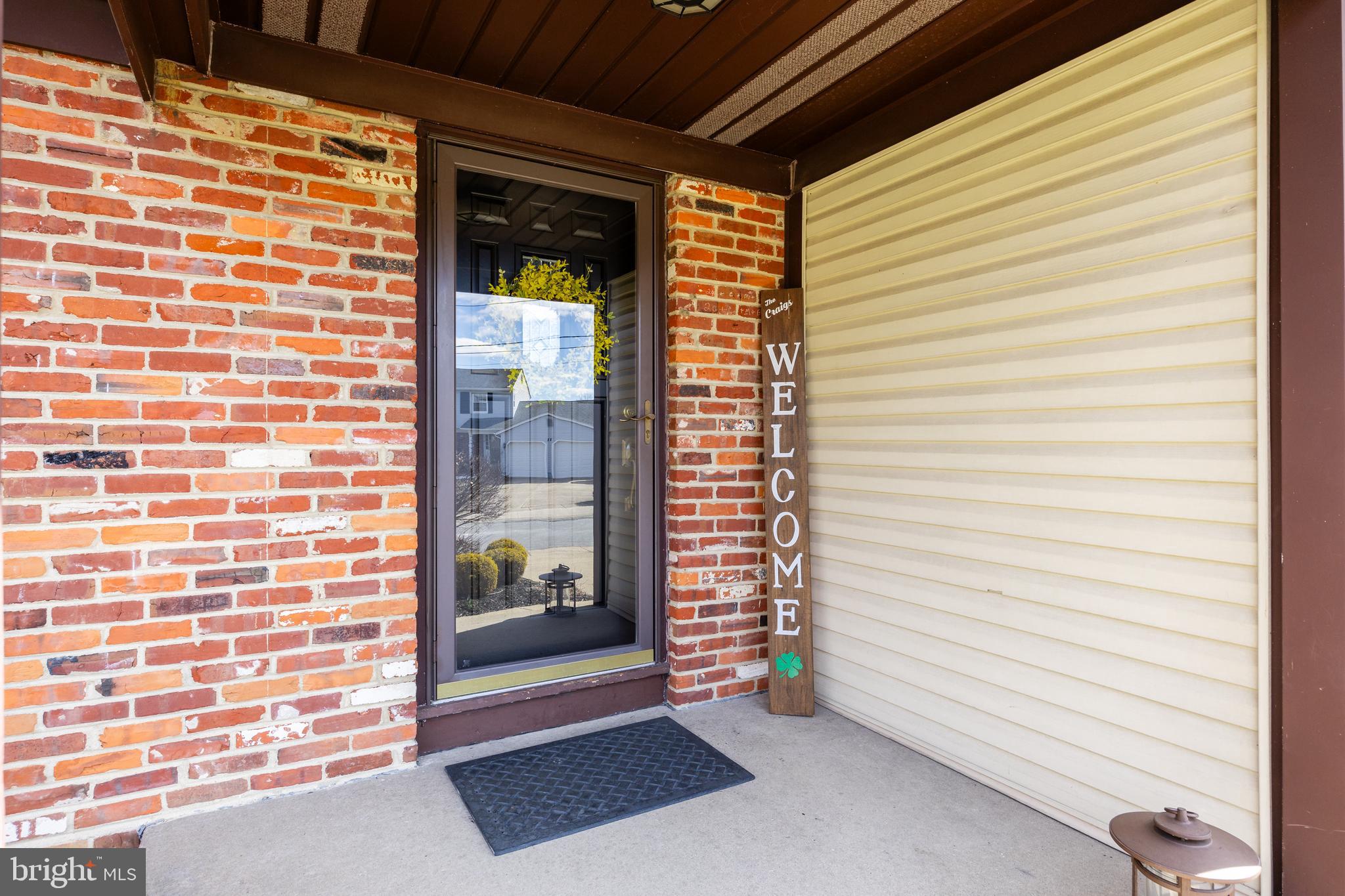 18 YORKTOWN DRIVE